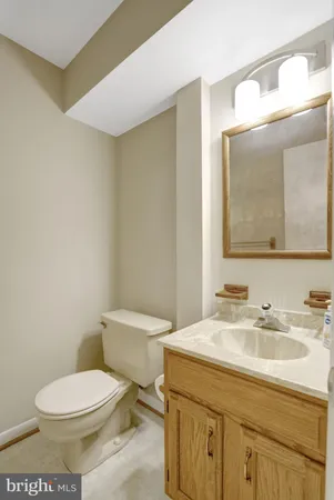 $715,500 | 8523 Lakinhurst Lane, Springfield, VA 22152