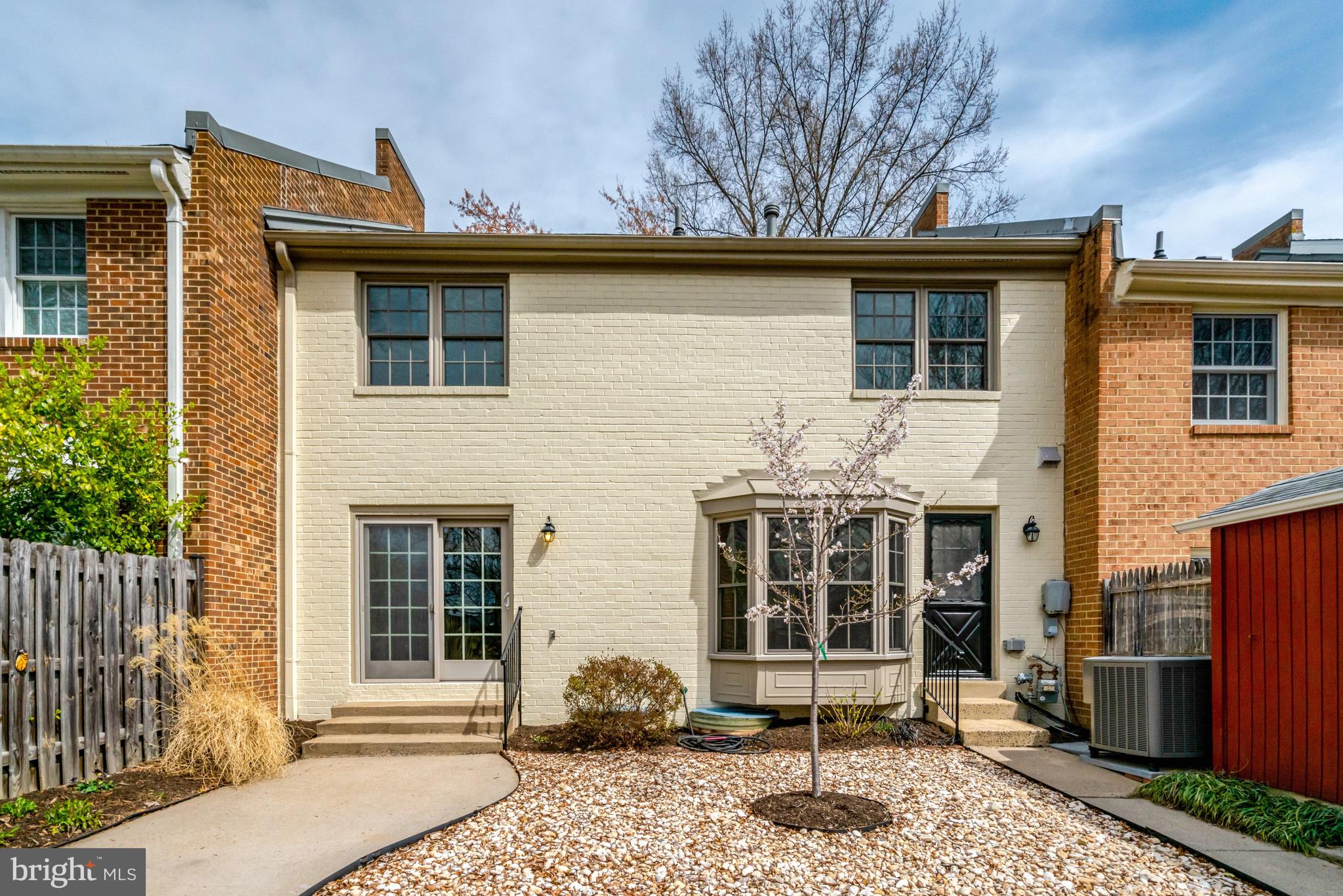 8523 Lakinhurst Lane Springfield, VA 22152 - Photo 59 of 76 Landscaped yard accessed from kitchen & dining rm