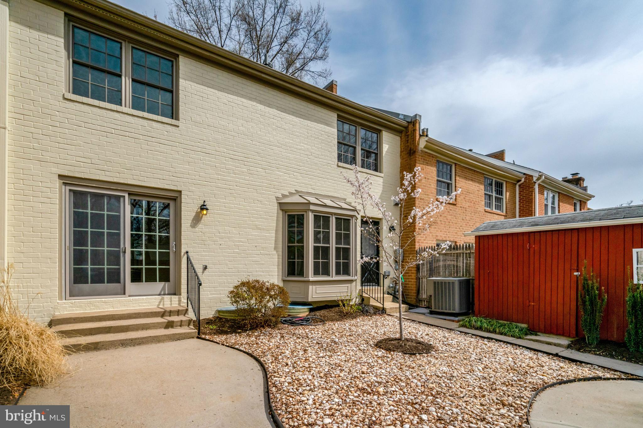 8523 Lakinhurst Lane Springfield, VA 22152 - Photo 60 of 76 Low maintenance