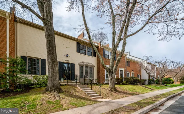 $715,500 | 8523 Lakinhurst Lane, Springfield, VA 22152