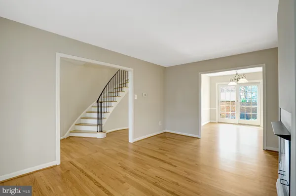 $715,500 | 8523 Lakinhurst Lane, Springfield, VA 22152