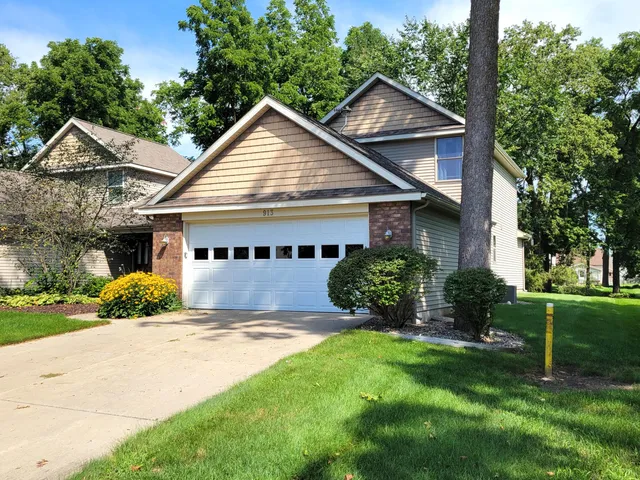 $369,900 | 913 Clark Street, Lowell, MI 49331