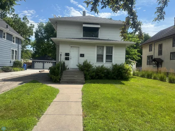 $210,000 | 1109 10th Street North, Fargo, ND 58102