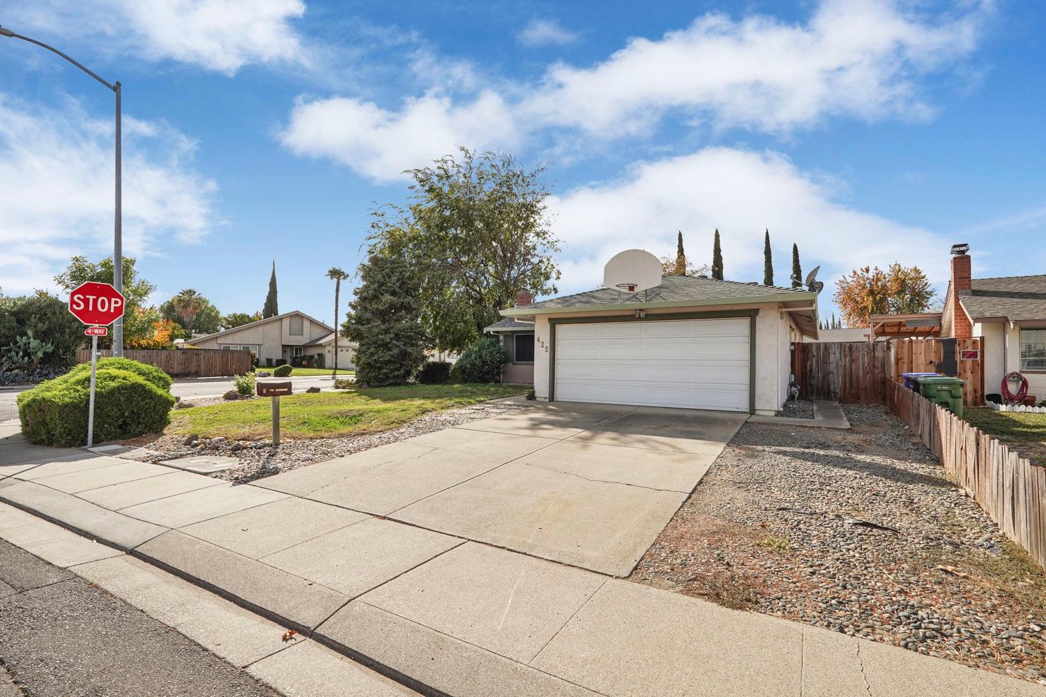 425 Sequoia Boulevard Tracy, CA 95376 - Photo 1 of 1 a view of a terrace with sitting area