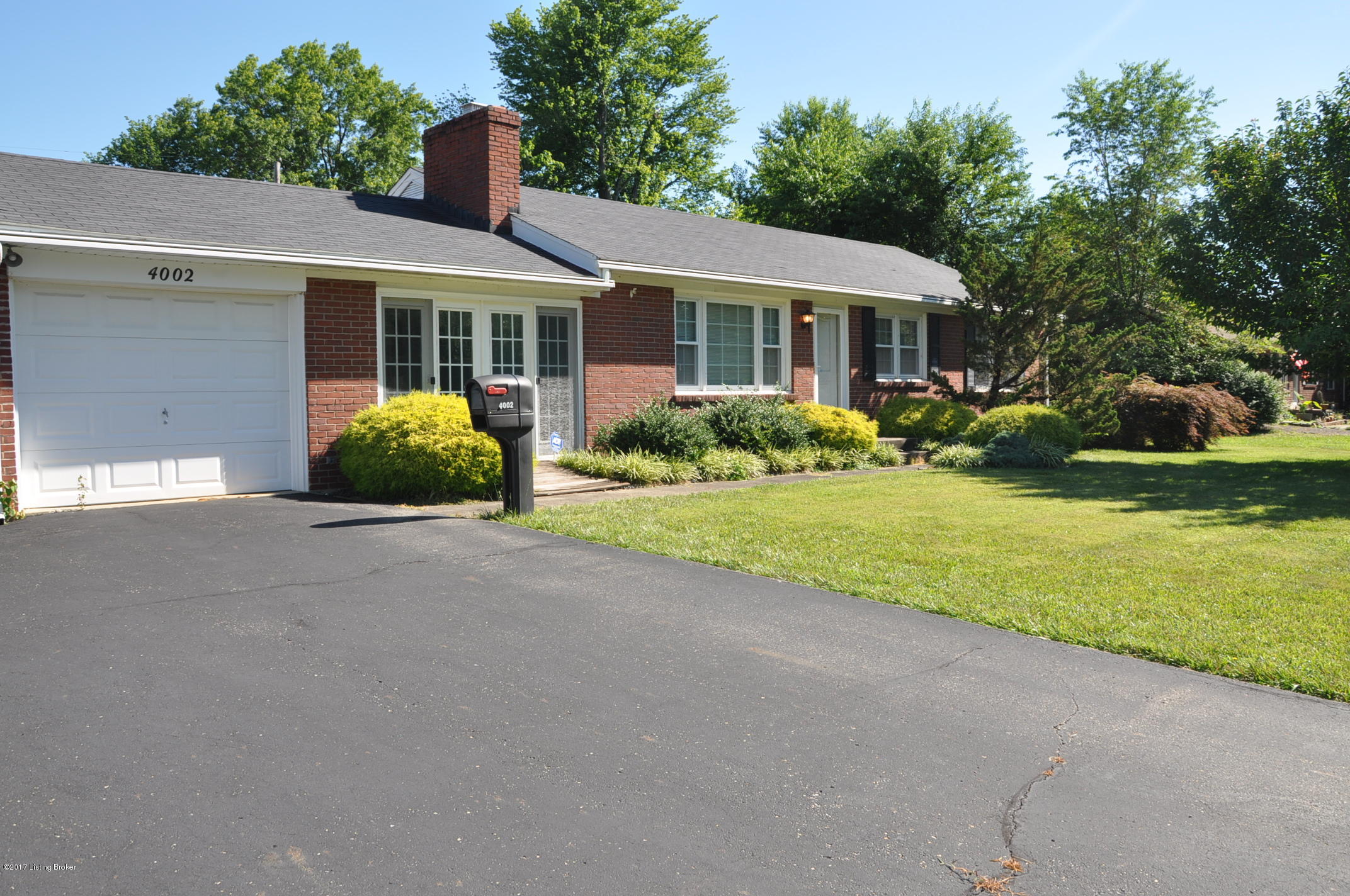 4002 Valley Station Road Louisville, KY 40272 - Photo 38 of 44 DSC_0396