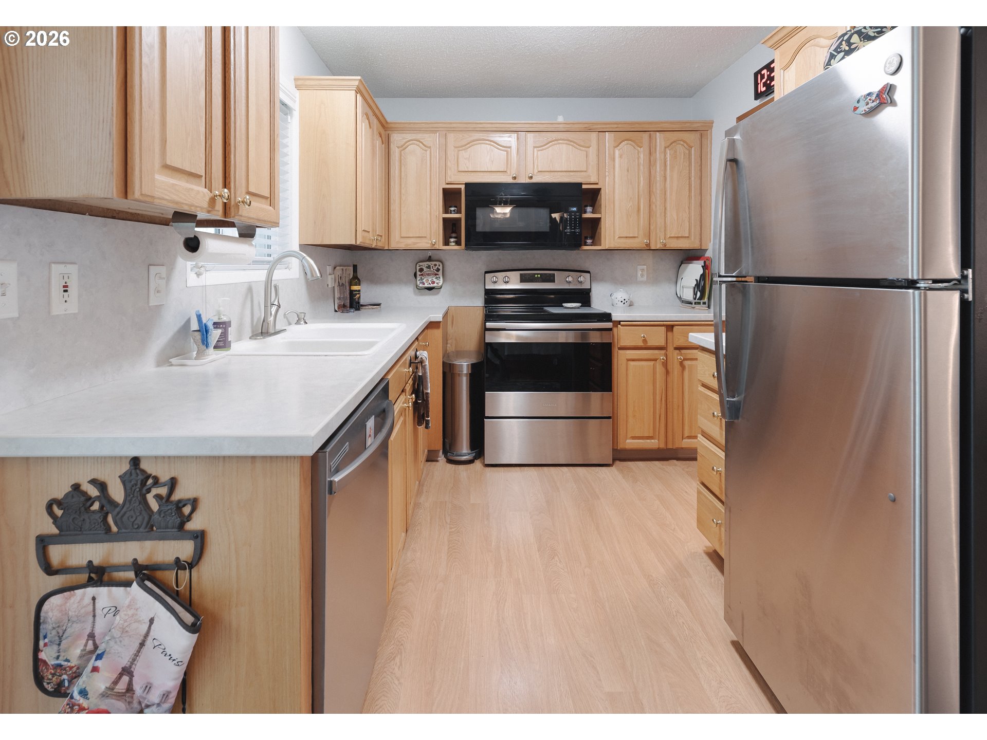 12550 Southeast Main Street Portland, OR 97233 - Photo 11 of 34 Kitchen
