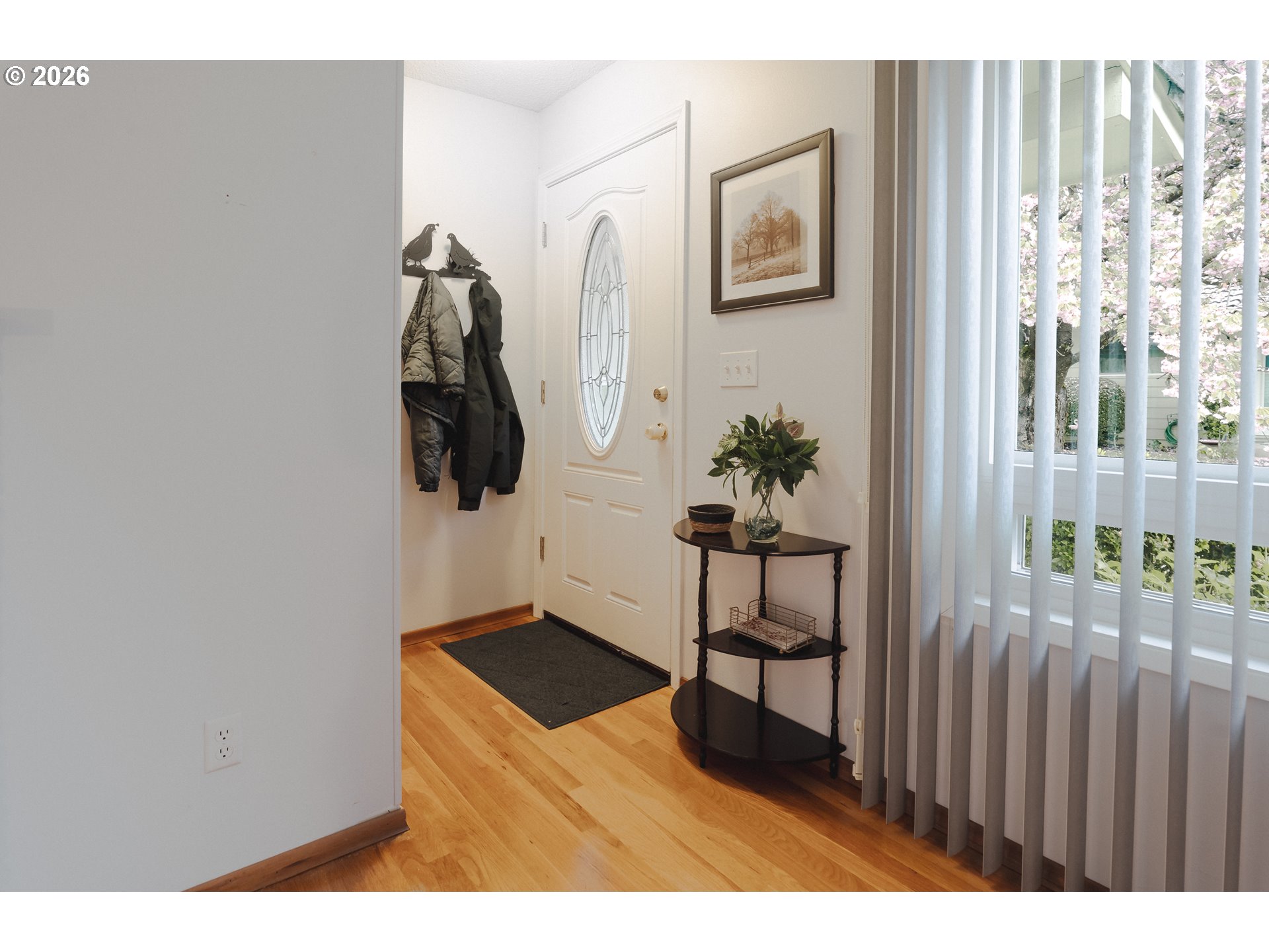 12550 Southeast Main Street Portland, OR 97233 - Photo 5 of 34 Entrance/Foyer