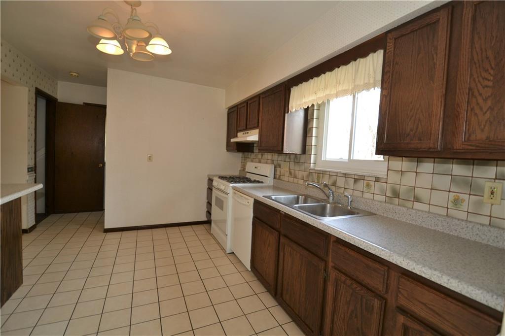 276 State Road Valencia, PA 16059 - Photo 5 of 13 Kitchen approximately 12 x 11 with ceramic tile, back splash and updated counter tops