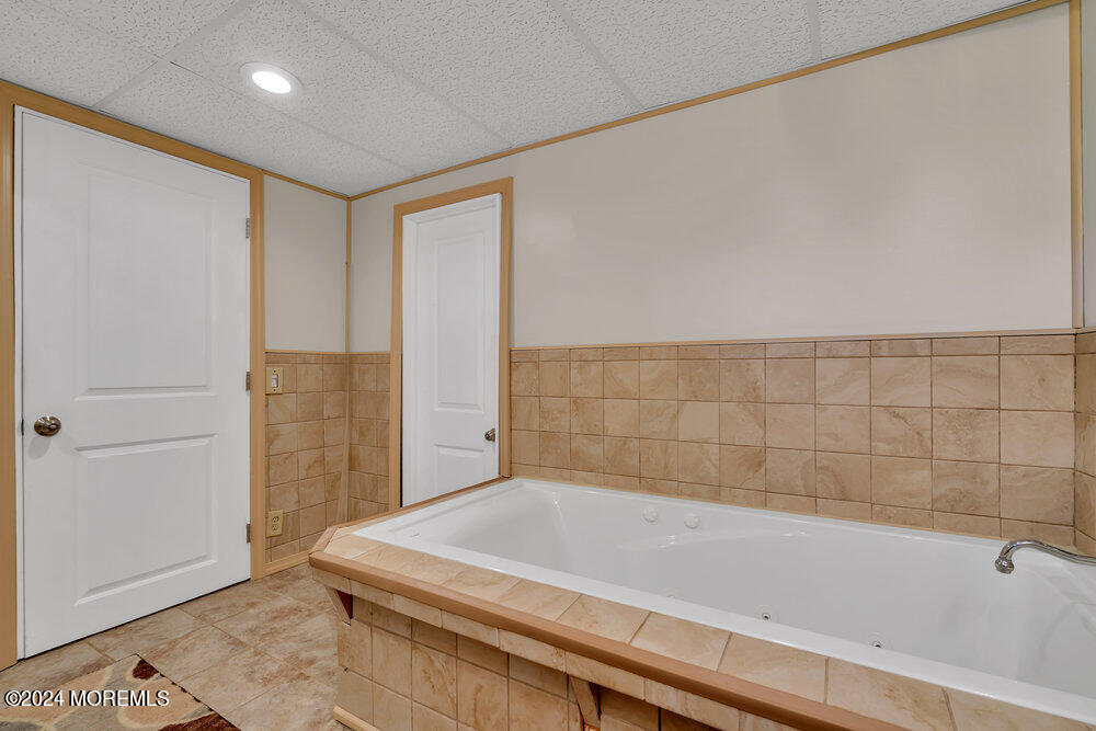 95 Solar Drive Brick, NJ 08724 - Photo 27 of 35 a bathroom with a bathtub and shower