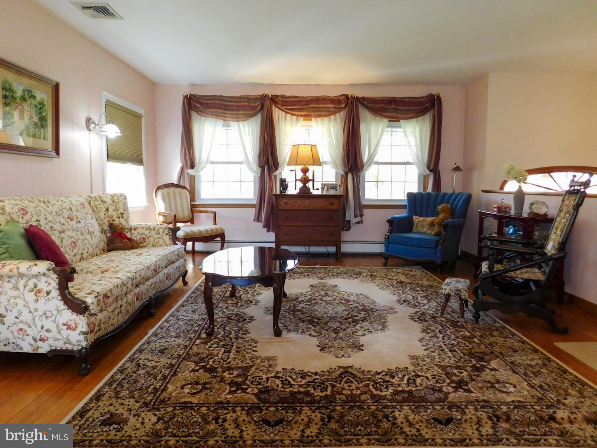 35 Stoopville Road Newtown, PA 18940 - Photo 15 of 78 Living Room 17 x 15