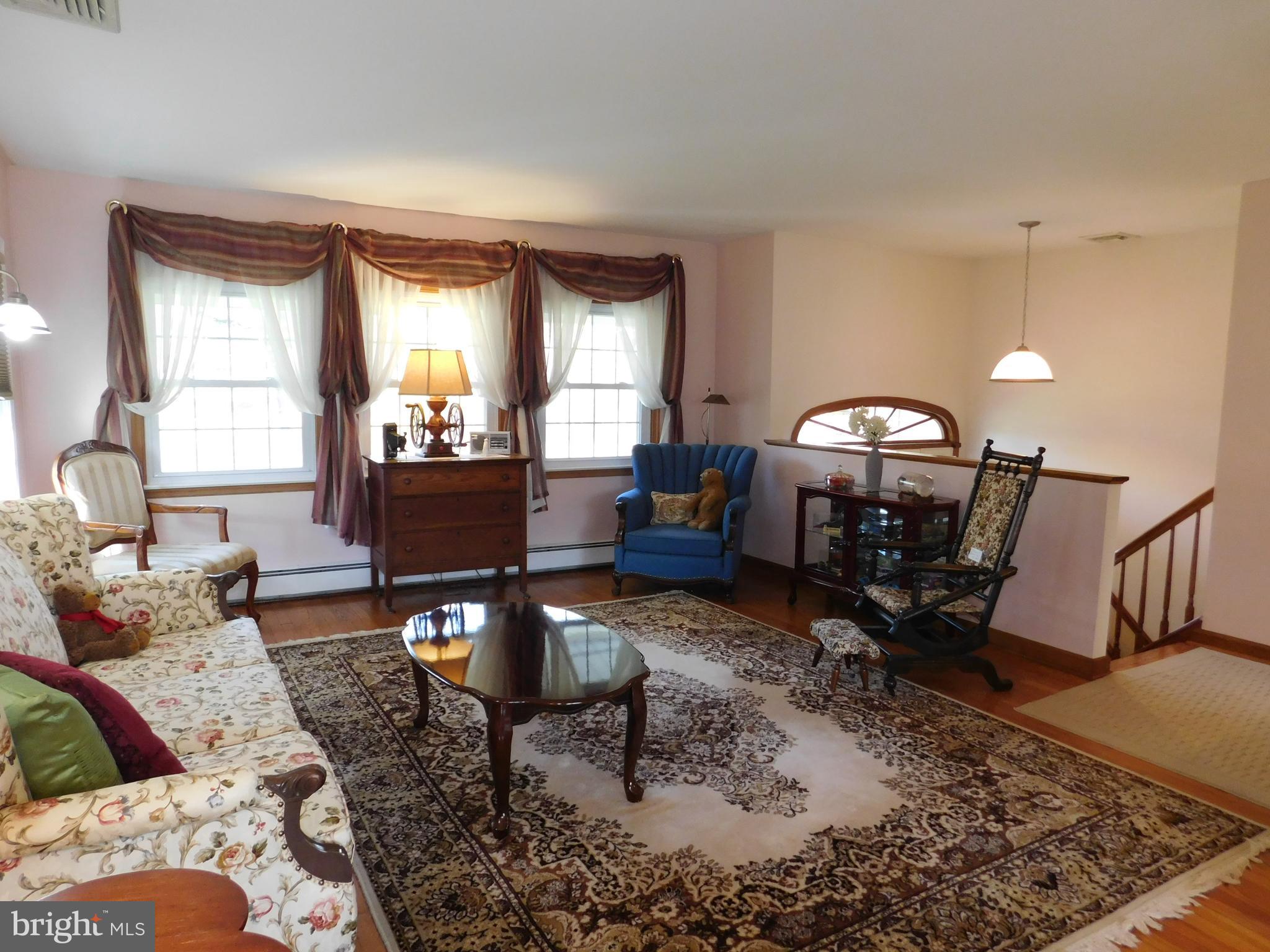 35 Stoopville Road Newtown, PA 18940 - Photo 16 of 78 Living Room 17 x 15