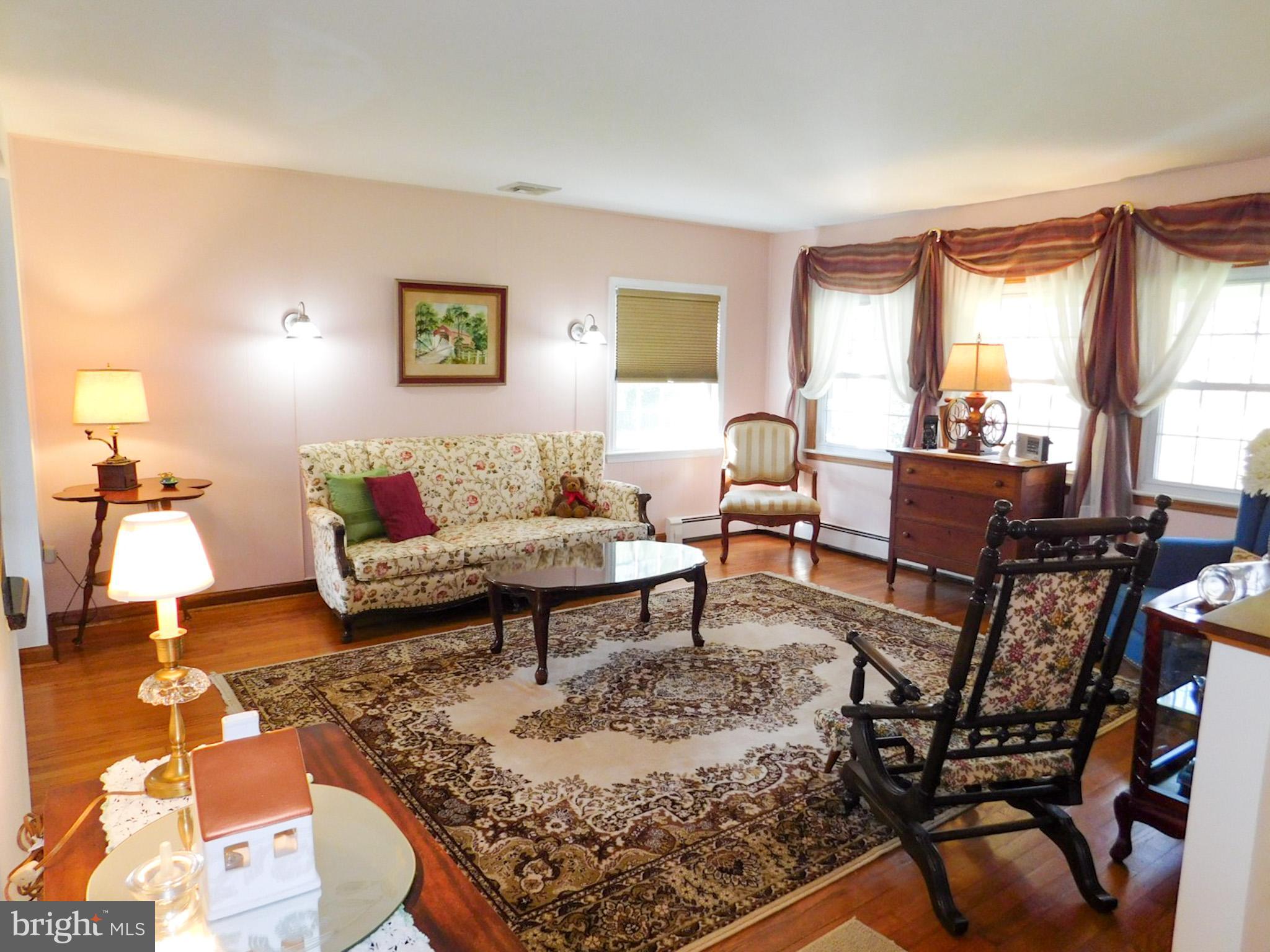 35 Stoopville Road Newtown, PA 18940 - Photo 17 of 78 Living Room 17 x 15