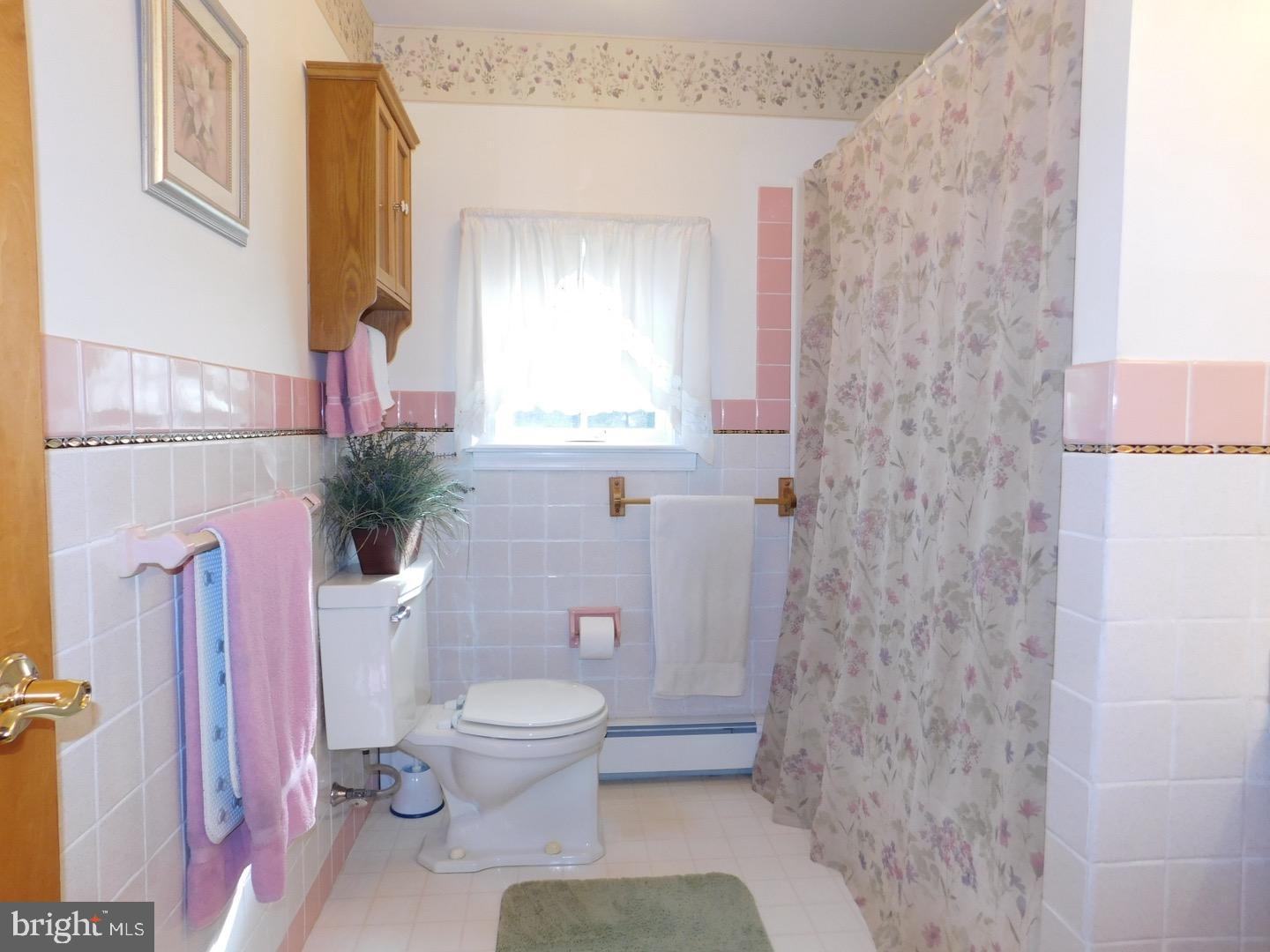 35 Stoopville Road Newtown, PA 18940 - Photo 21 of 78 Main Level Bathroom with tub/shower