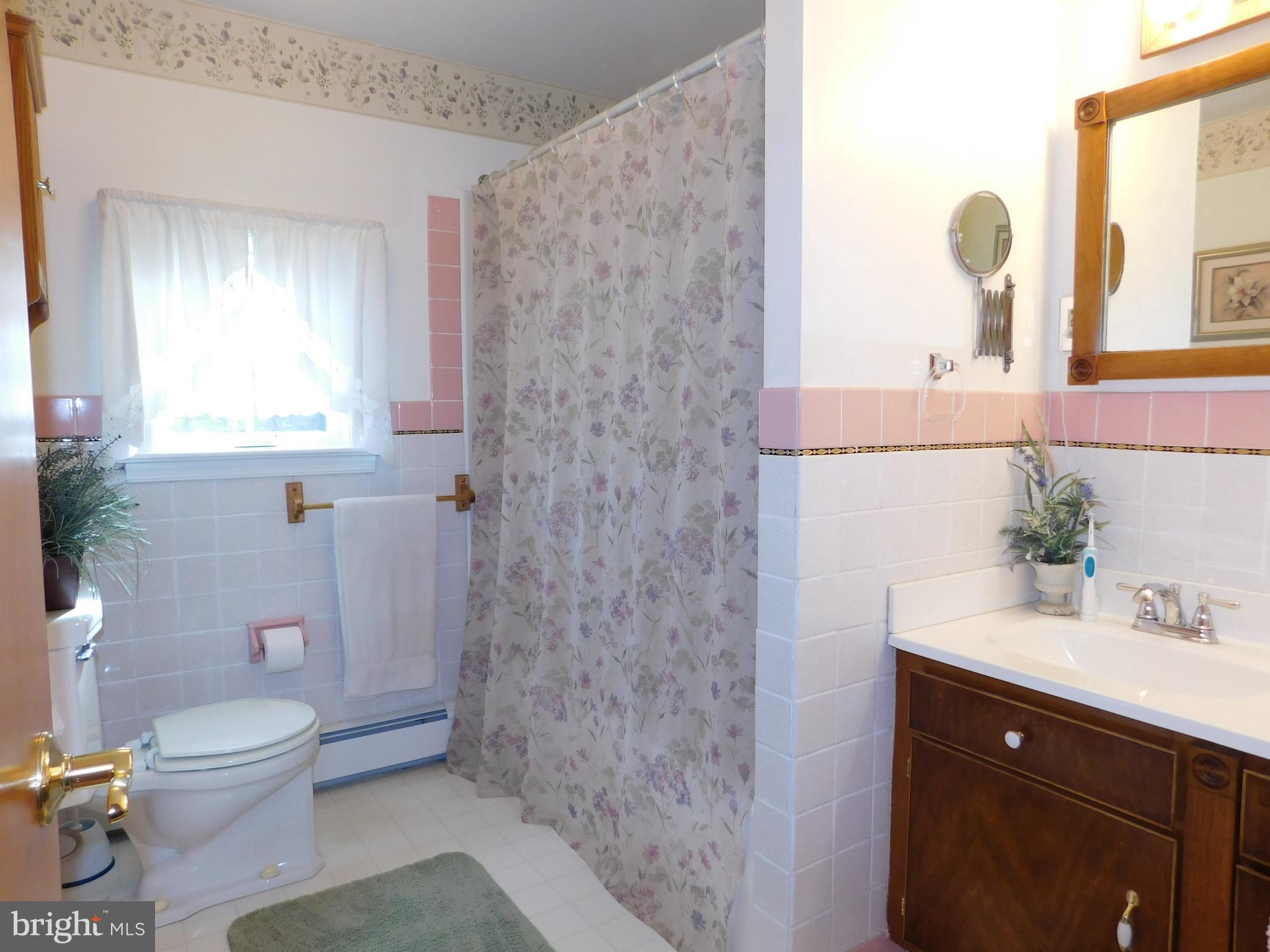35 Stoopville Road Newtown, PA 18940 - Photo 29 of 78 Hall Bathroom main level