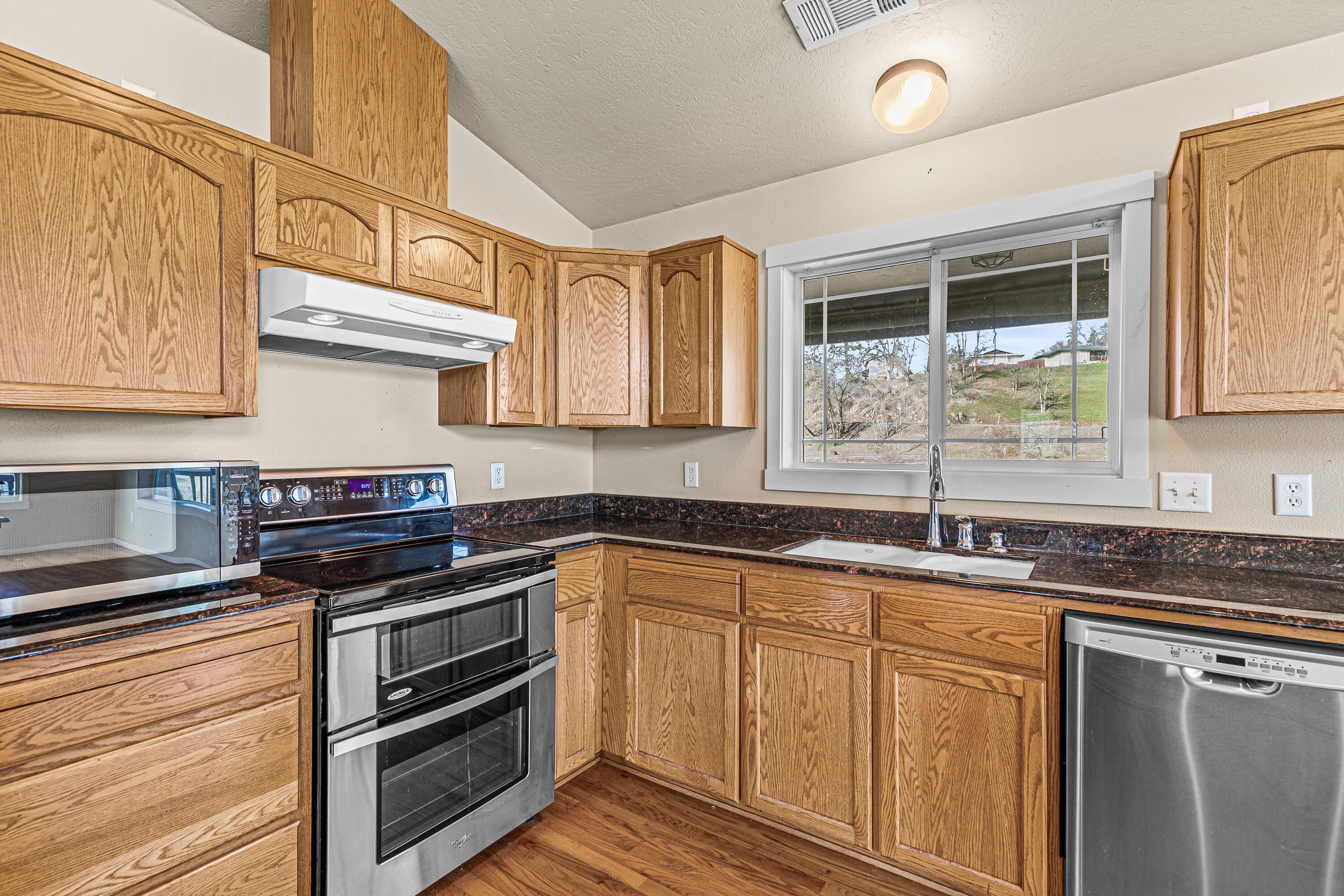 205 Upper River Road Gold Hill, OR 97525 - Photo 16 of 29 16