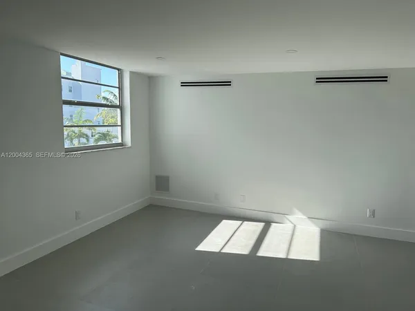 $2,950 | 360 Meridian Avenue, Unit 3E, Miami Beach, FL 33139
