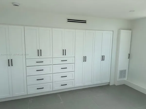 $2,950 | 360 Meridian Avenue, Unit 3E, Miami Beach, FL 33139