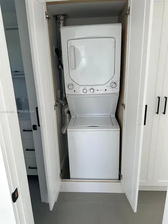 $2,950 | 360 Meridian Avenue, Unit 3E, Miami Beach, FL 33139