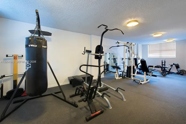 $2,950 | 360 Meridian Avenue, Unit 3E, Miami Beach, FL 33139