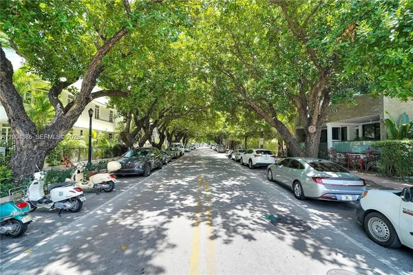 $2,950 | 360 Meridian Avenue, Unit 3E, Miami Beach, FL 33139