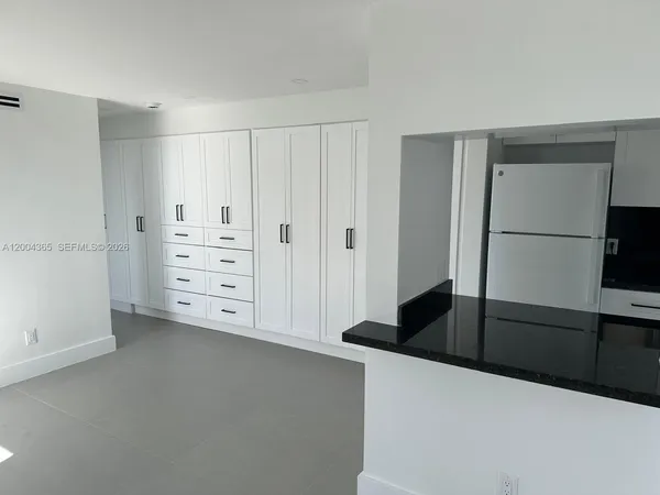 $2,950 | 360 Meridian Avenue, Unit 3E, Miami Beach, FL 33139
