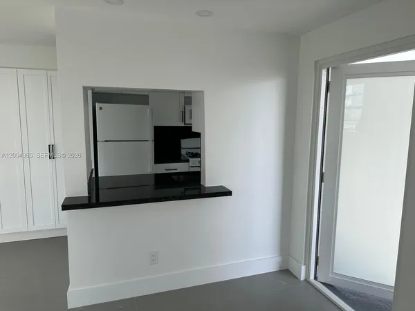 $2,950 | 360 Meridian Avenue, Unit 3E, Miami Beach, FL 33139