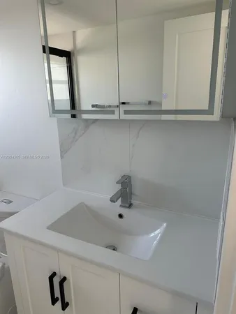 $2,950 | 360 Meridian Avenue, Unit 3E, Miami Beach, FL 33139