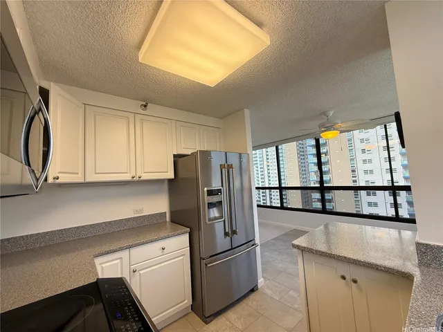 $3,200 | 876 Curtis Street, Unit 2705, Honolulu, HI 96813