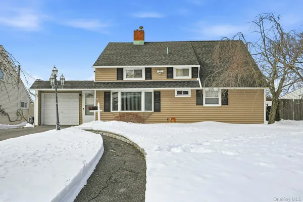 $679,777 | 23 Elm Drive West, Levittown, NY 11756