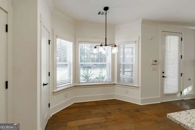 a view of livingroom with furniture