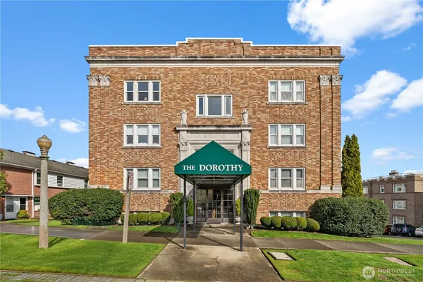 $275,000 | 301 North Tacoma Avenue, Unit 3, Tacoma, WA 98403
