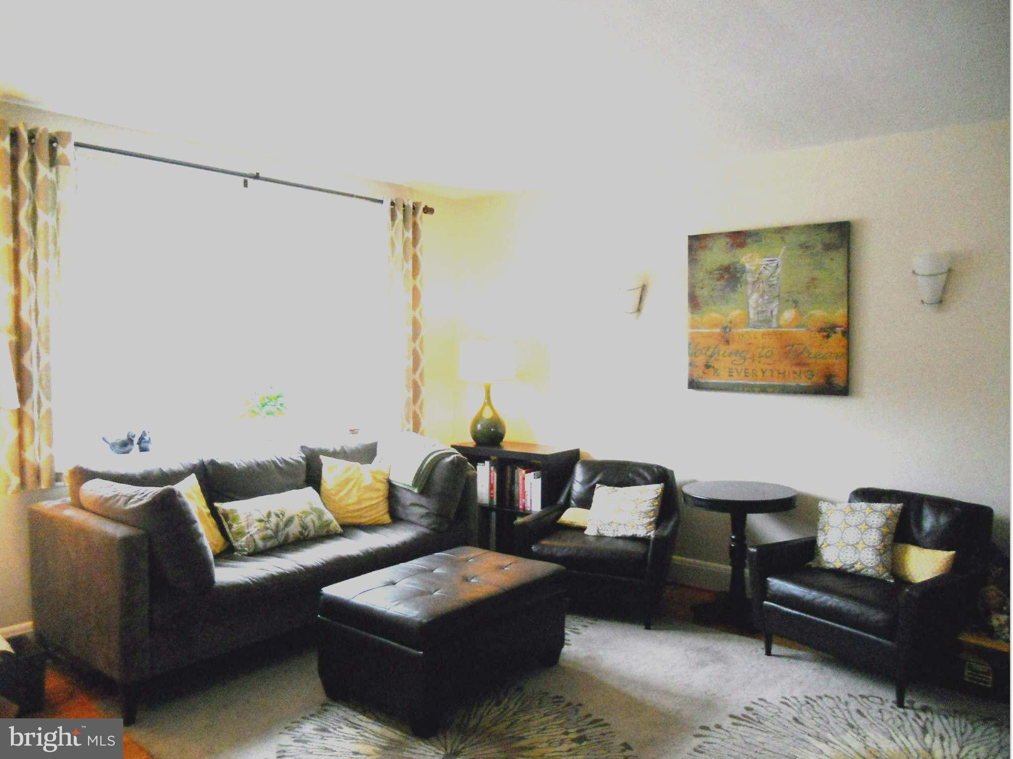 113 Dunkirk Road Baltimore, MD 21212 - Photo 3 of 16 Living Room