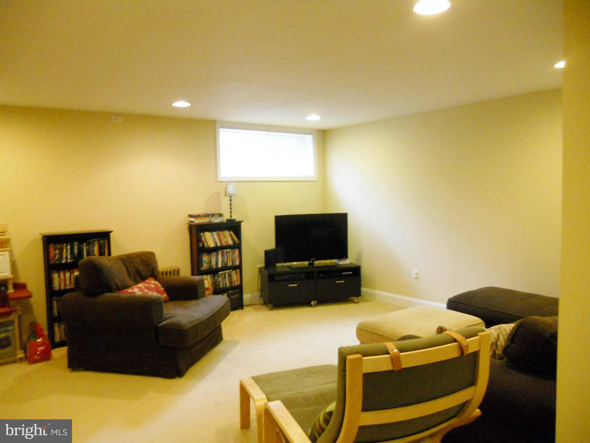 113 Dunkirk Road Baltimore, MD 21212 - Photo 9 of 16 Family Room