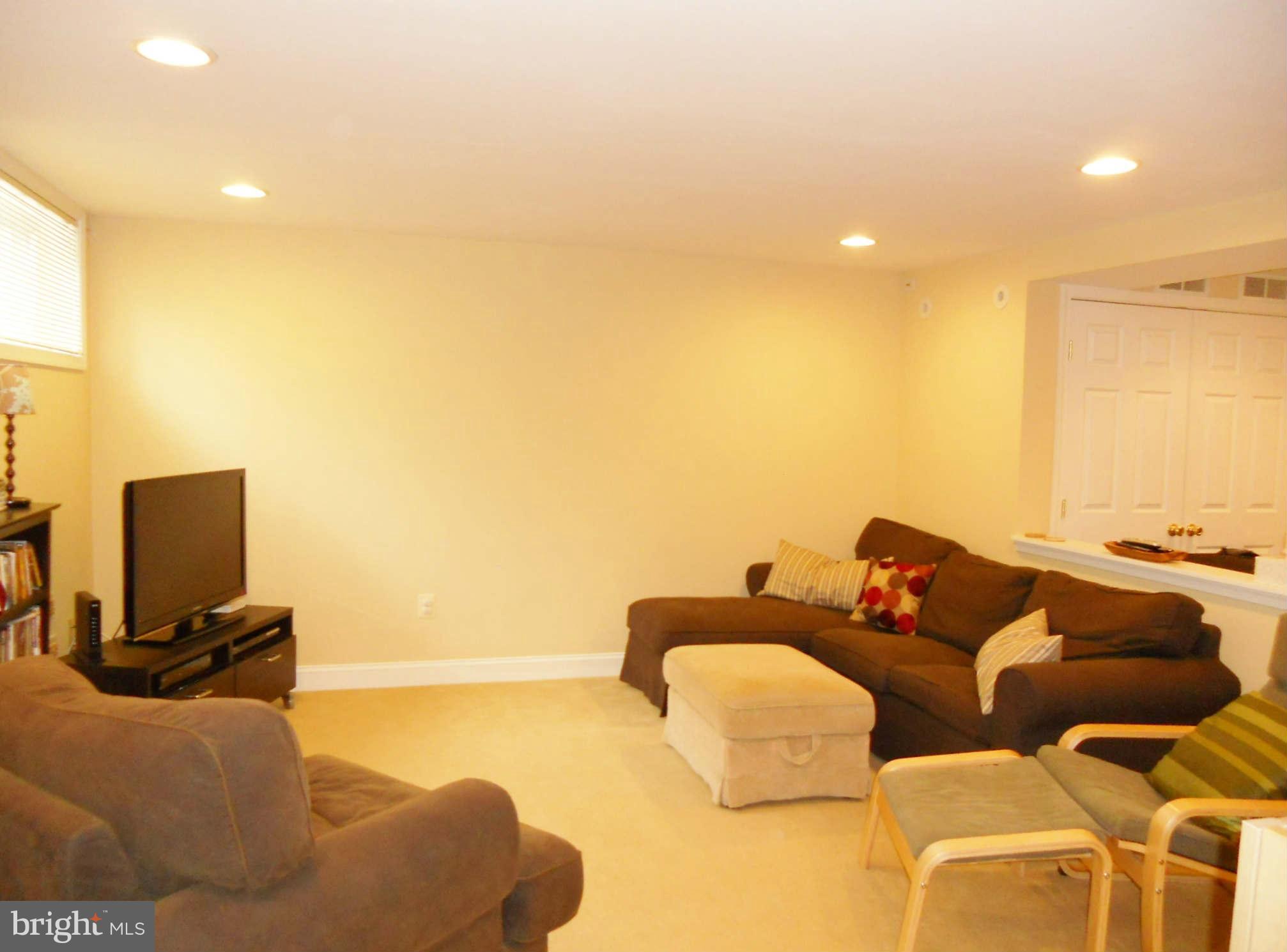 113 Dunkirk Road Baltimore, MD 21212 - Photo 10 of 16 Family Room