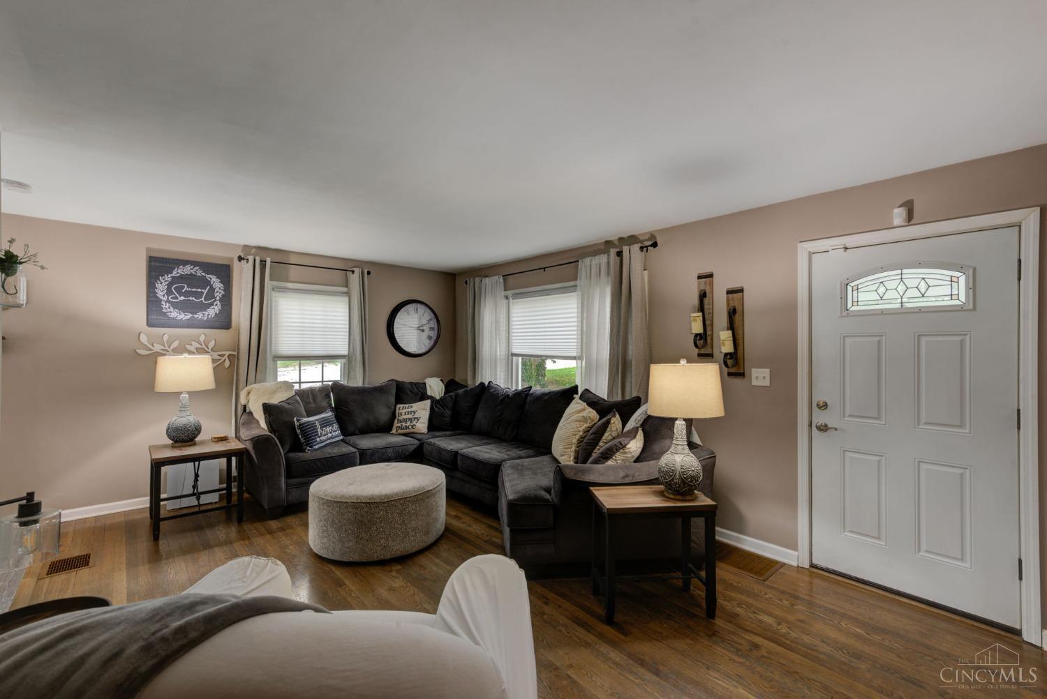 4551 Ebenezer Road Cincinnati, OH 45248 - Photo 2 of 33