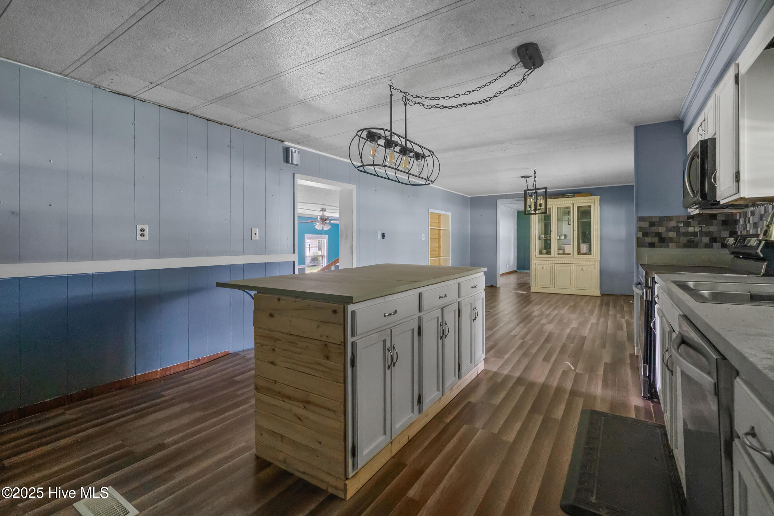 670 Calabash Road Northwest Calabash, NC 28467 - Photo 14 of 28 Kitchen and Dining Area