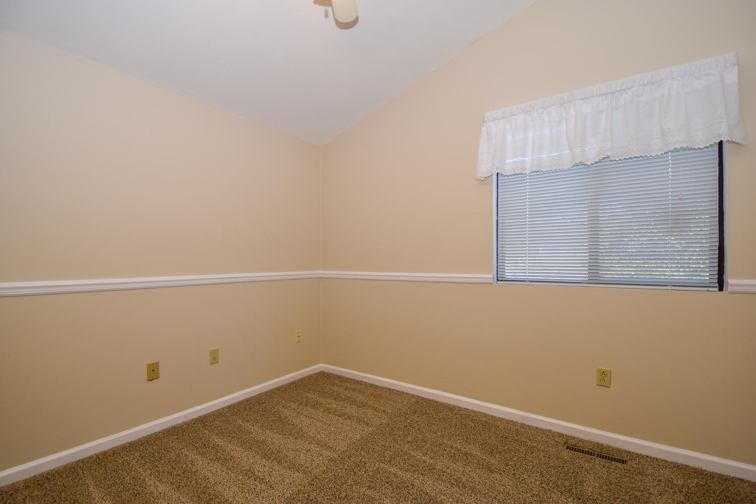 3117 Corbieshaw Road Southwest Roanoke, VA 24015 - Photo 12 of 27 3117 Corbieshaw Rd SW Roanoke-large-016-