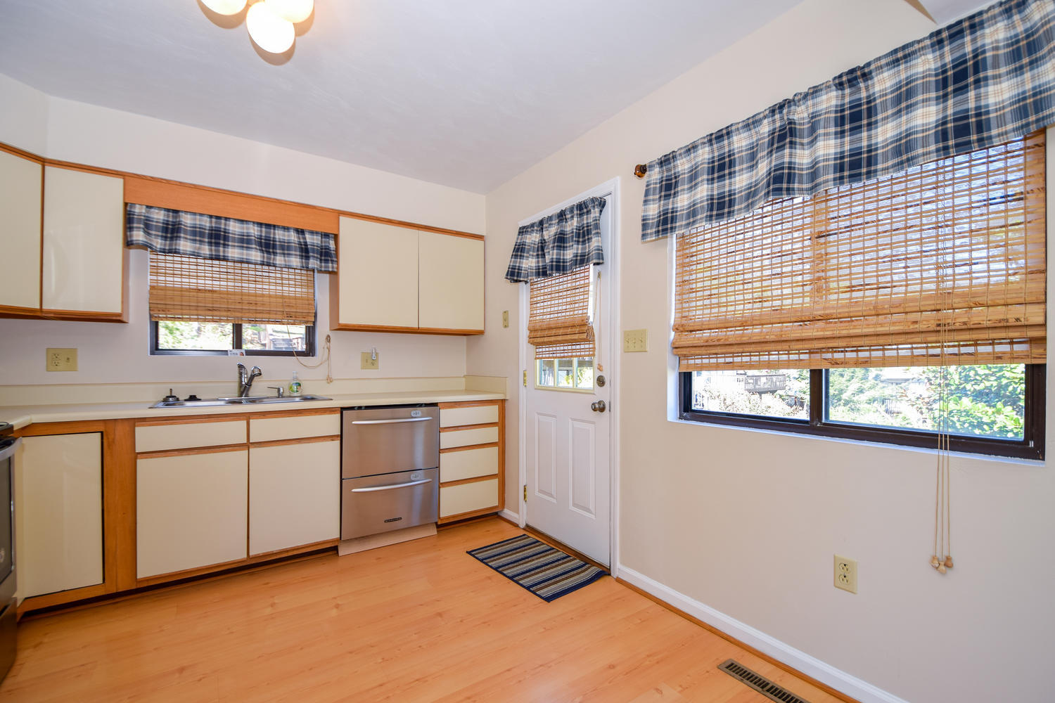 3117 Corbieshaw Road Southwest Roanoke, VA 24015 - Photo 6 of 27 3117 Corbieshaw Rd SW Roanoke-large-010-