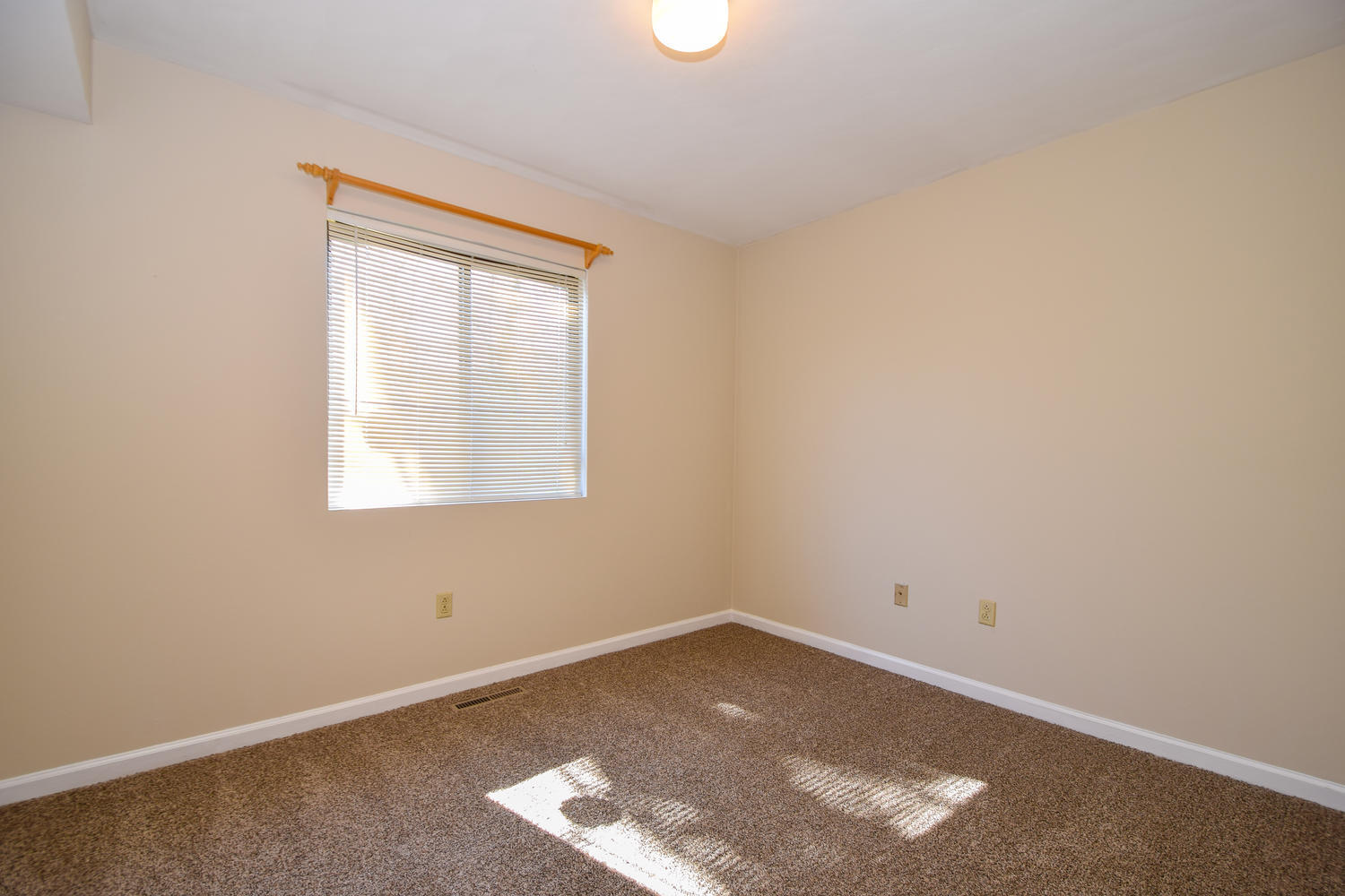 3117 Corbieshaw Road Southwest Roanoke, VA 24015 - Photo 8 of 27 3117 Corbieshaw Rd SW Roanoke-large-012-