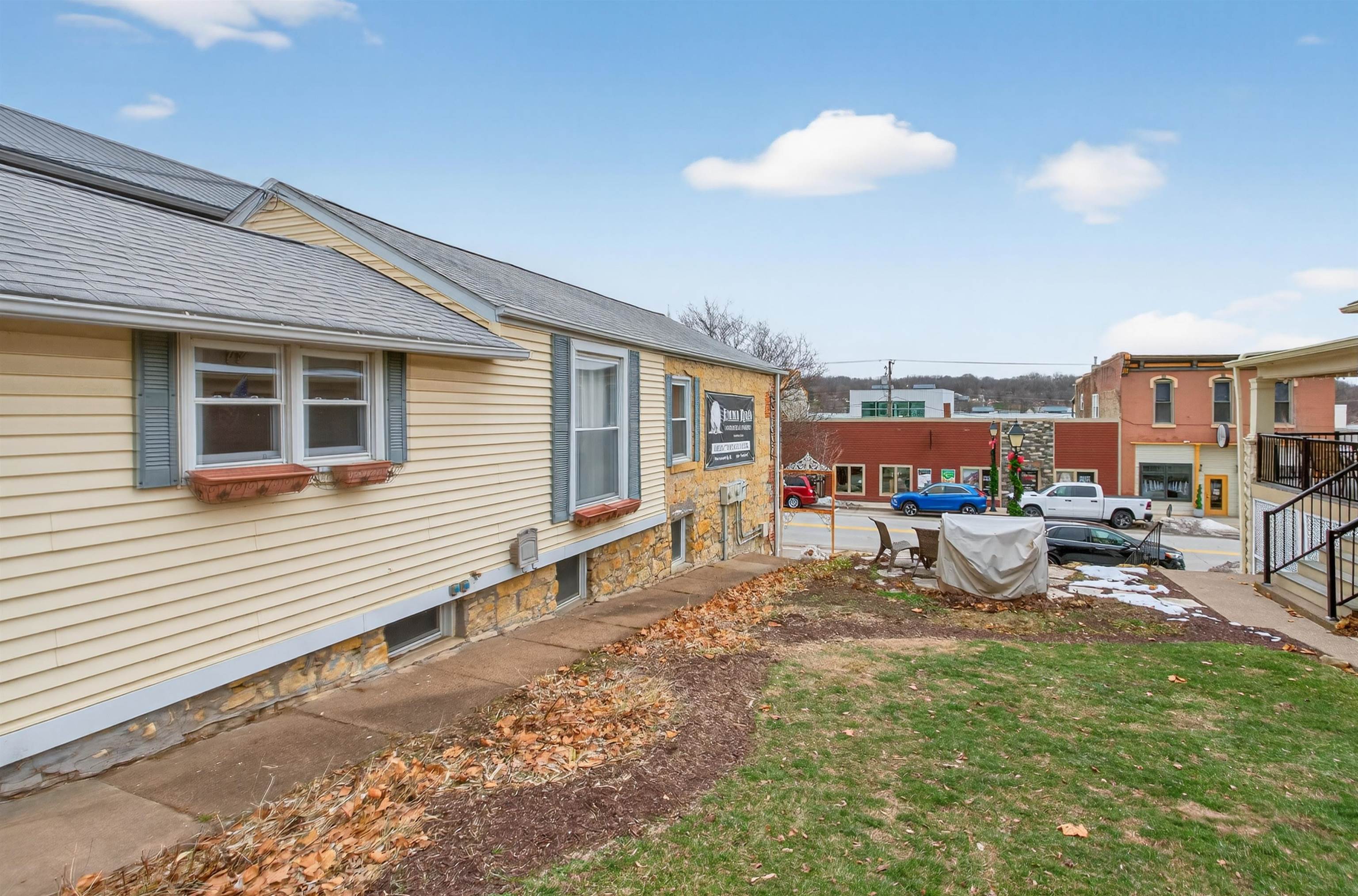 118 North Cody Road Leclaire, IA 52753 - Photo 12 of 42