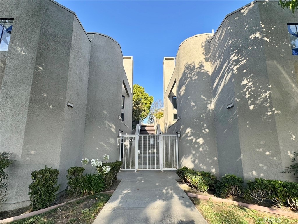 12476 Montecito Road, Unit 5 Seal Beach, CA 90740 - Photo 1 of 32