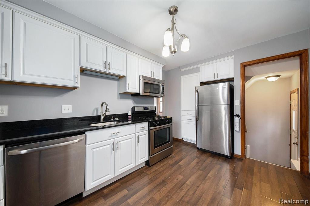 24901 Ross Street Dearborn, MI 48124 - Photo 8 of 25