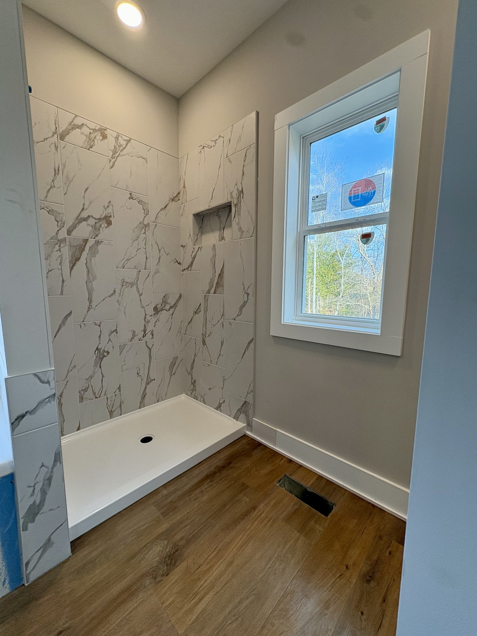 44 Ghea Road Normandy, TN 37360 - Photo 7 of 10 a bathroom with a bathtub and shower