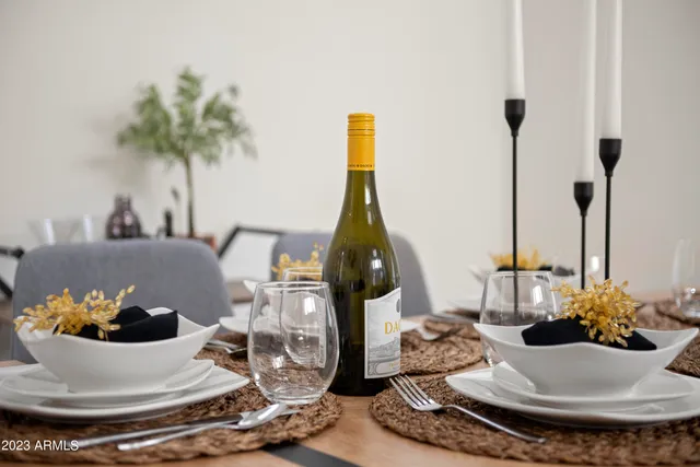 $4,000 | 1143 East Amberwood Drive, Phoenix, AZ 85048