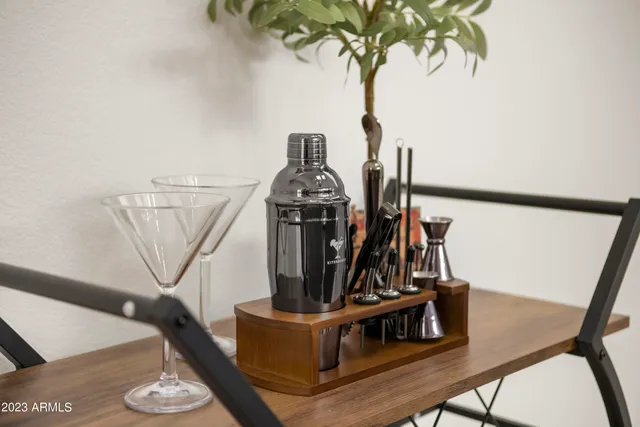 $4,000 | 1143 East Amberwood Drive, Phoenix, AZ 85048