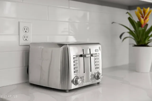 $4,000 | 1143 East Amberwood Drive, Phoenix, AZ 85048