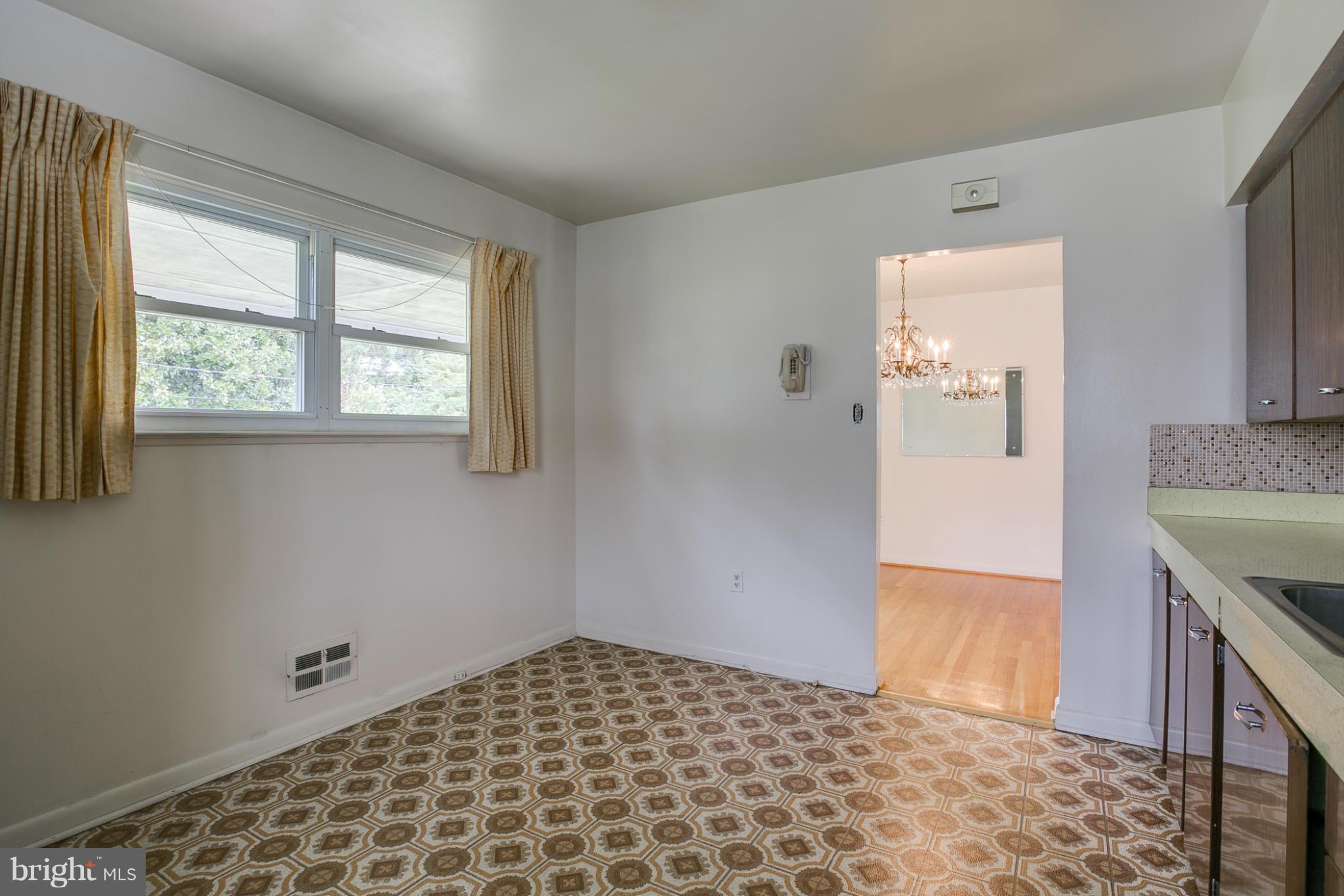6008 Chesworth Road Baltimore, MD 21228 - Photo 15 of 25 Kitchen