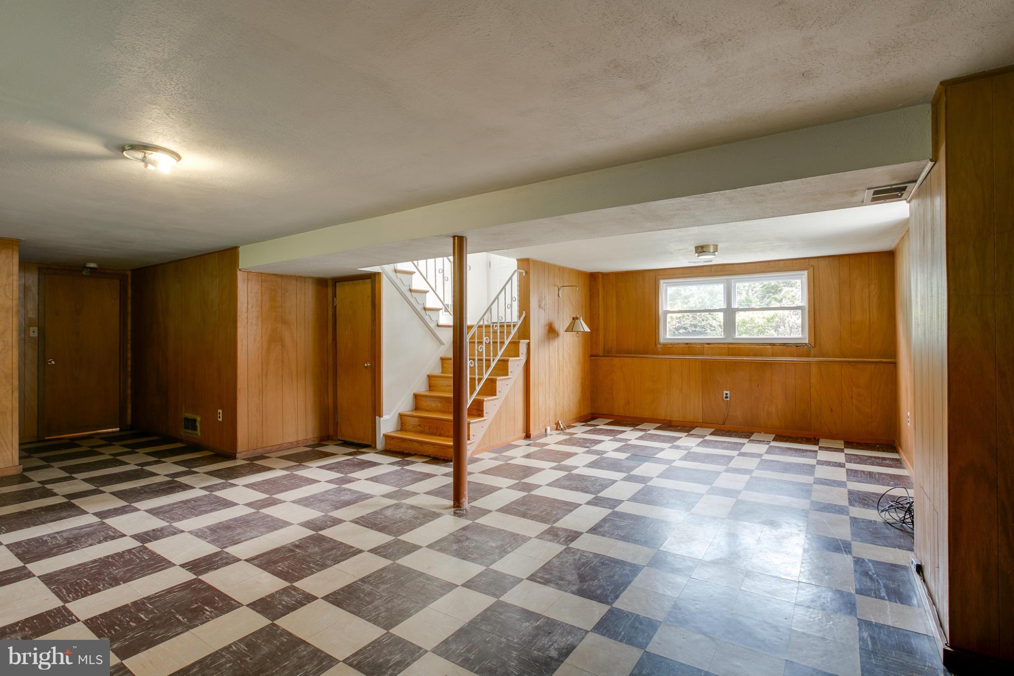 6008 Chesworth Road Baltimore, MD 21228 - Photo 18 of 25 Family Room