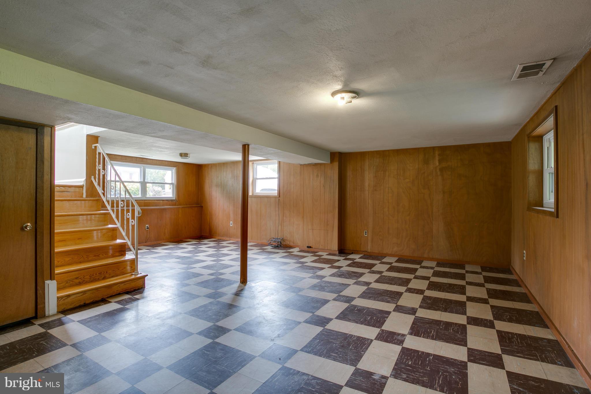 6008 Chesworth Road Baltimore, MD 21228 - Photo 20 of 25 Family Room