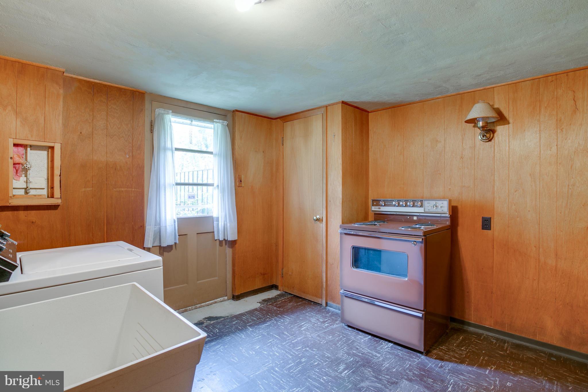 6008 Chesworth Road Baltimore, MD 21228 - Photo 22 of 25 Interior (General)
